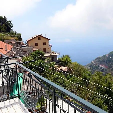 בית הארחה Albachiara אג'רולה