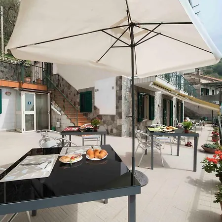 בית הארחה Albachiara אג'רולה