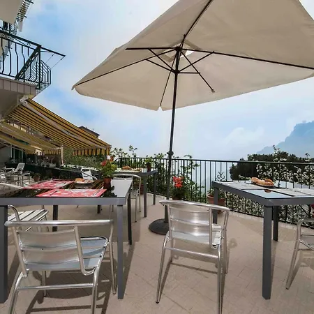 Albachiara בית הארחה 3*